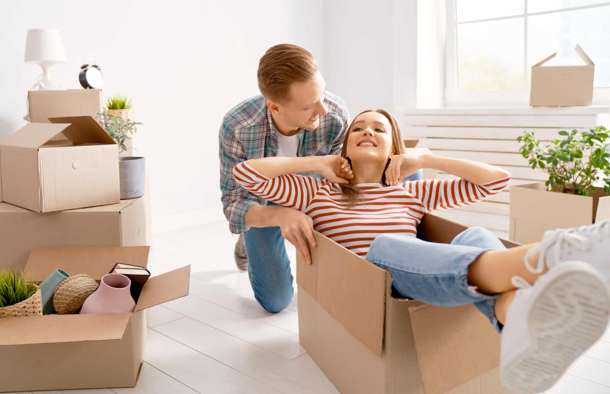 couple moving to new apartment