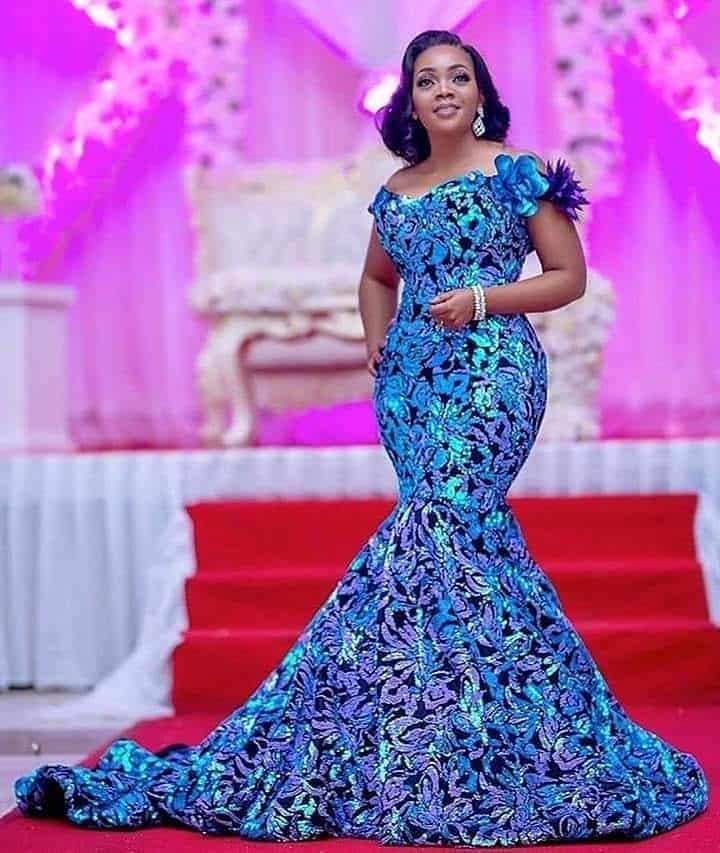 Lace gown styles 2019