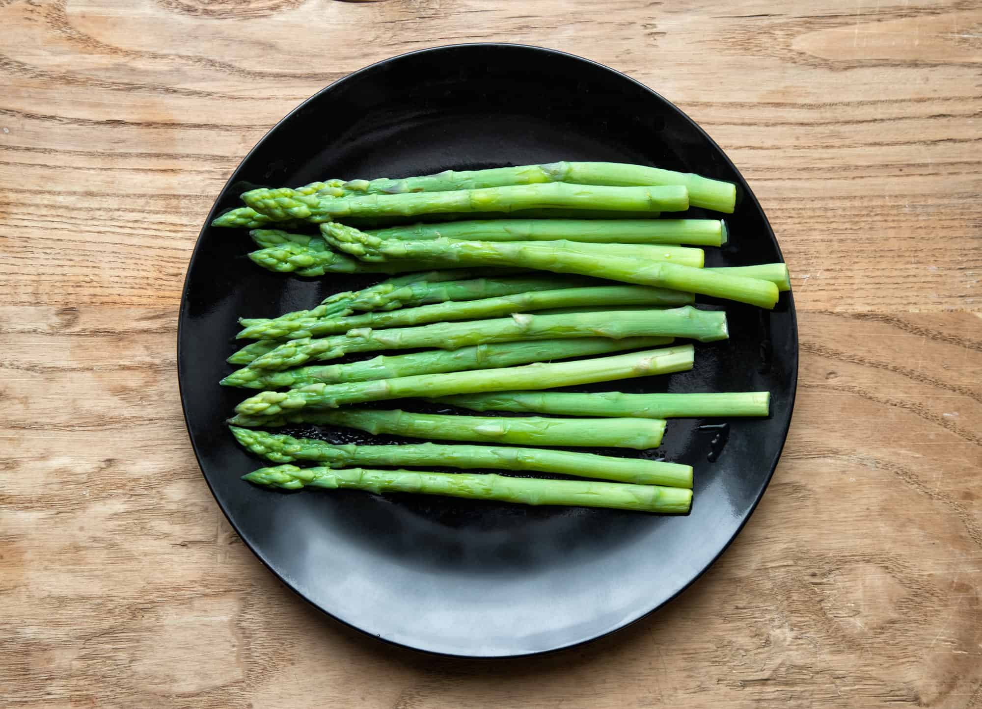 plate of asparagus