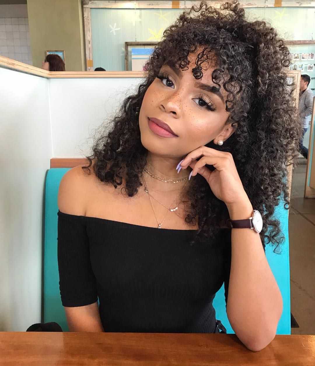 What Is 2c Curly Hair? 15 Style Ideas For 2c Curly Hair | ThriveNaija