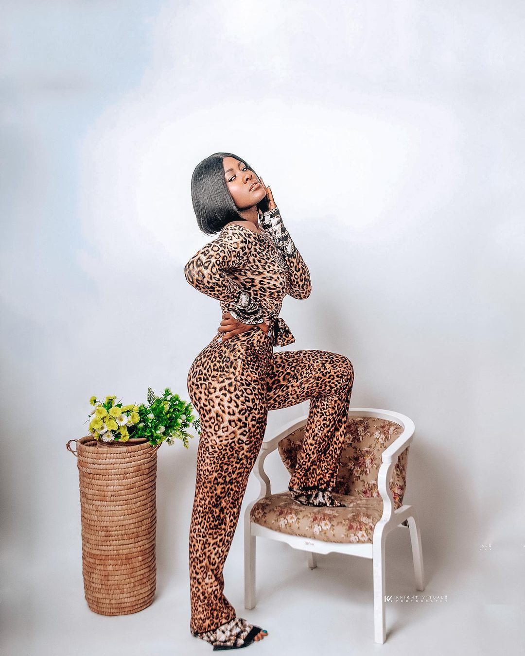 Alex Unusall Keeps It Cool With A JumpsuitAlex Unusual Keeps It Cool With A Jumpsuit