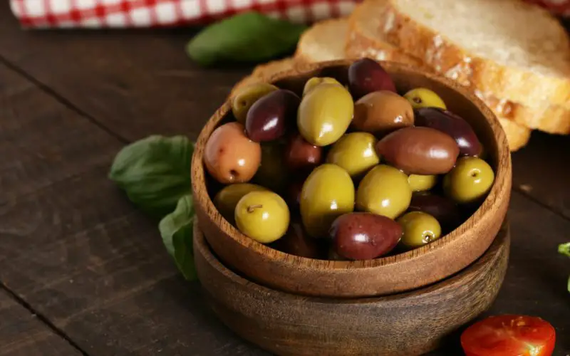 Kalamata Red and Green Olives health benefits and nutrition