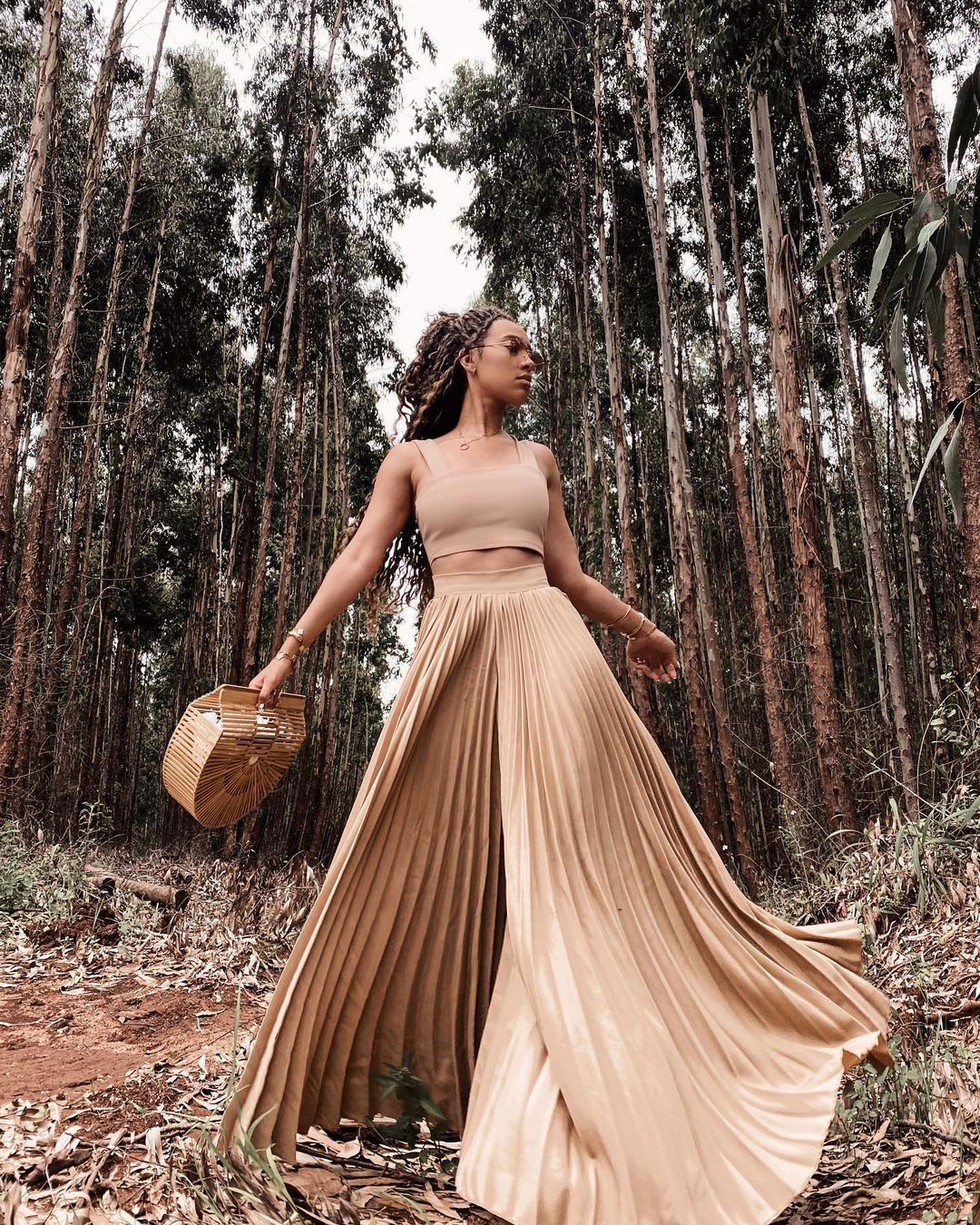  Sarah Langa Struts With Glam In Flare Skirt 