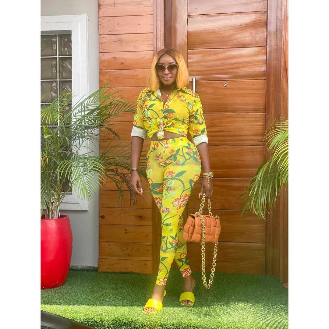 Ini Edo- Slaying In Flower Pattern Outfit