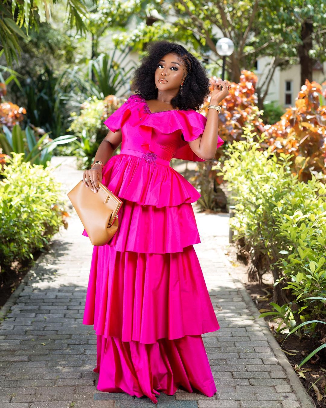  Ini Edo- Keeping It Colorful For The Weekend