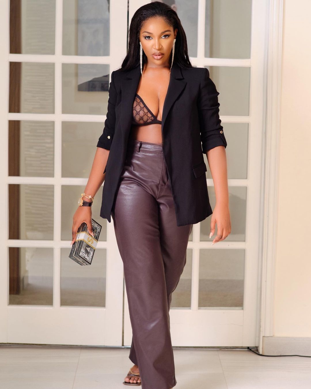 Idia Aisien- Bold And Formal Style