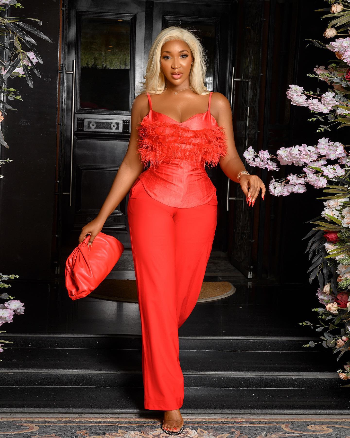 Idia Aisien- Looking Facinating In Two Piece Style