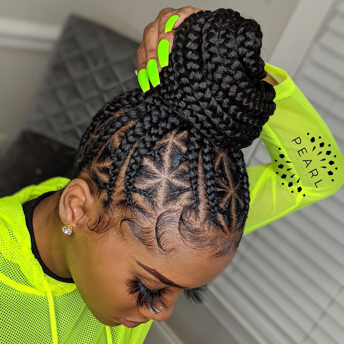 360 Design Triangle Bun