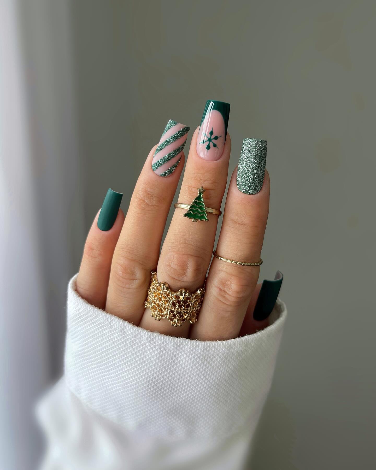 Wintry Green Nails