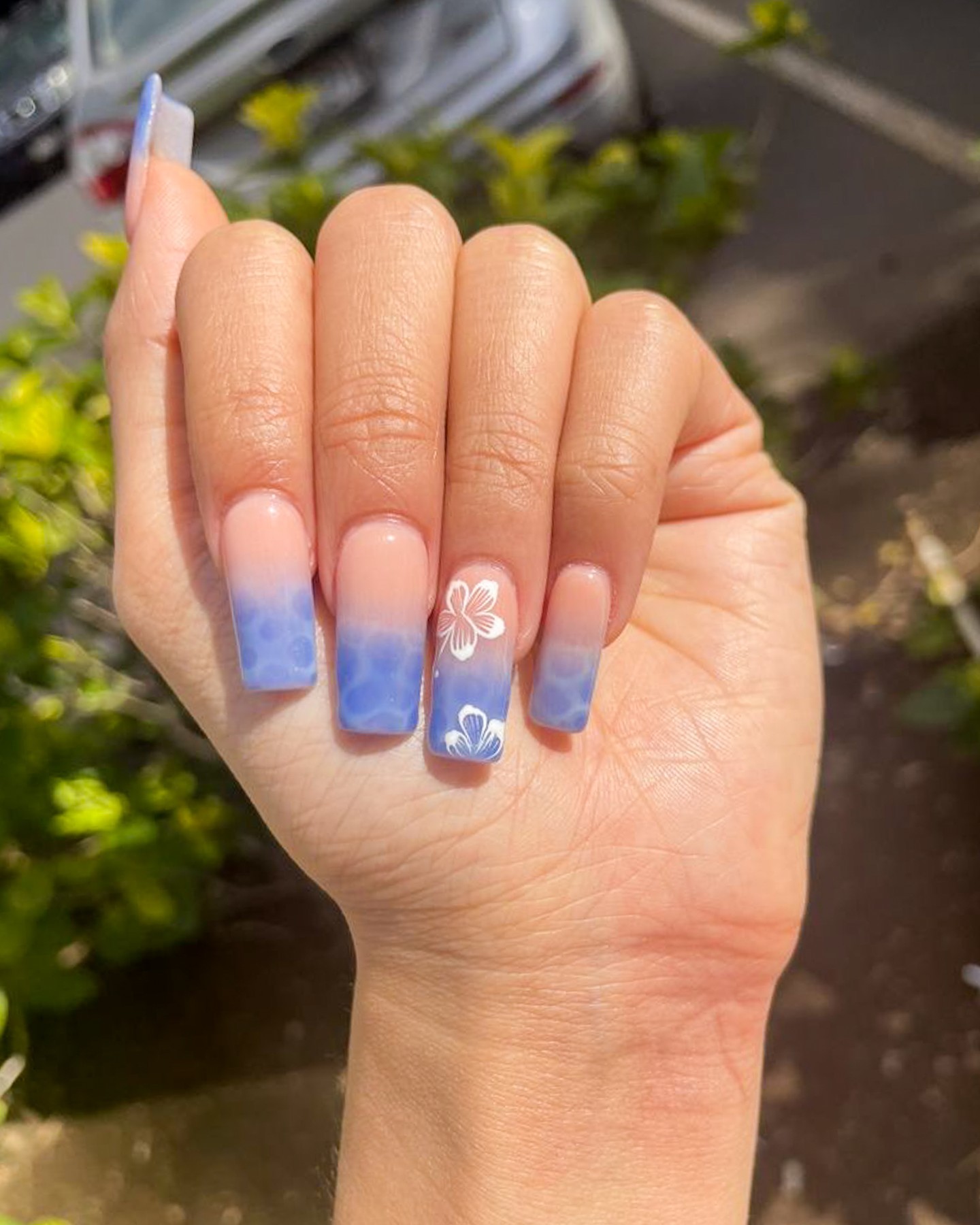 Relaxing Blue Tip Hawaii Nails