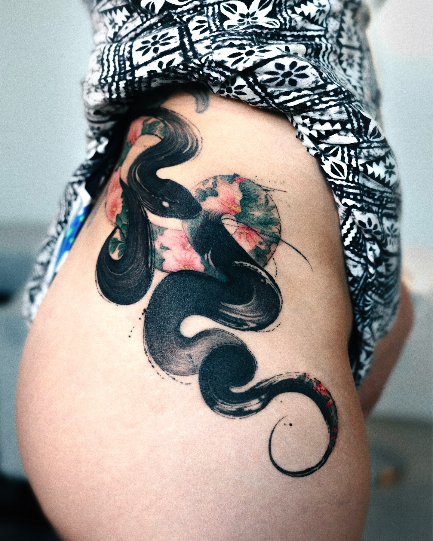 Brush Style Snake Hip Tattoo
