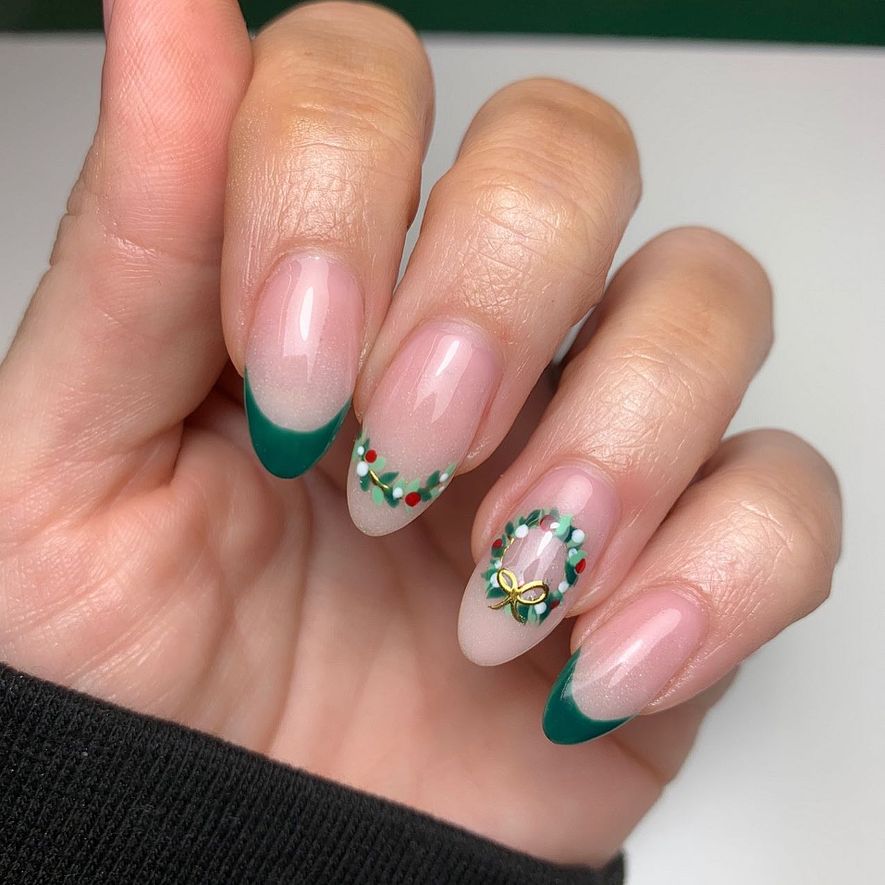 Circle Wreath Nail Inspo