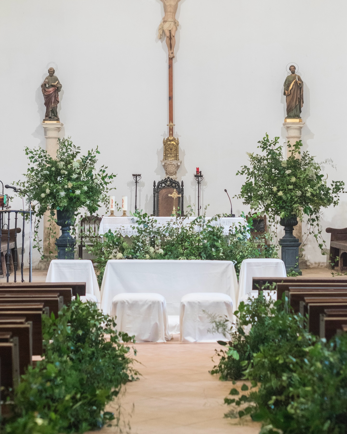 Charming Living Greenery Wedding Decor