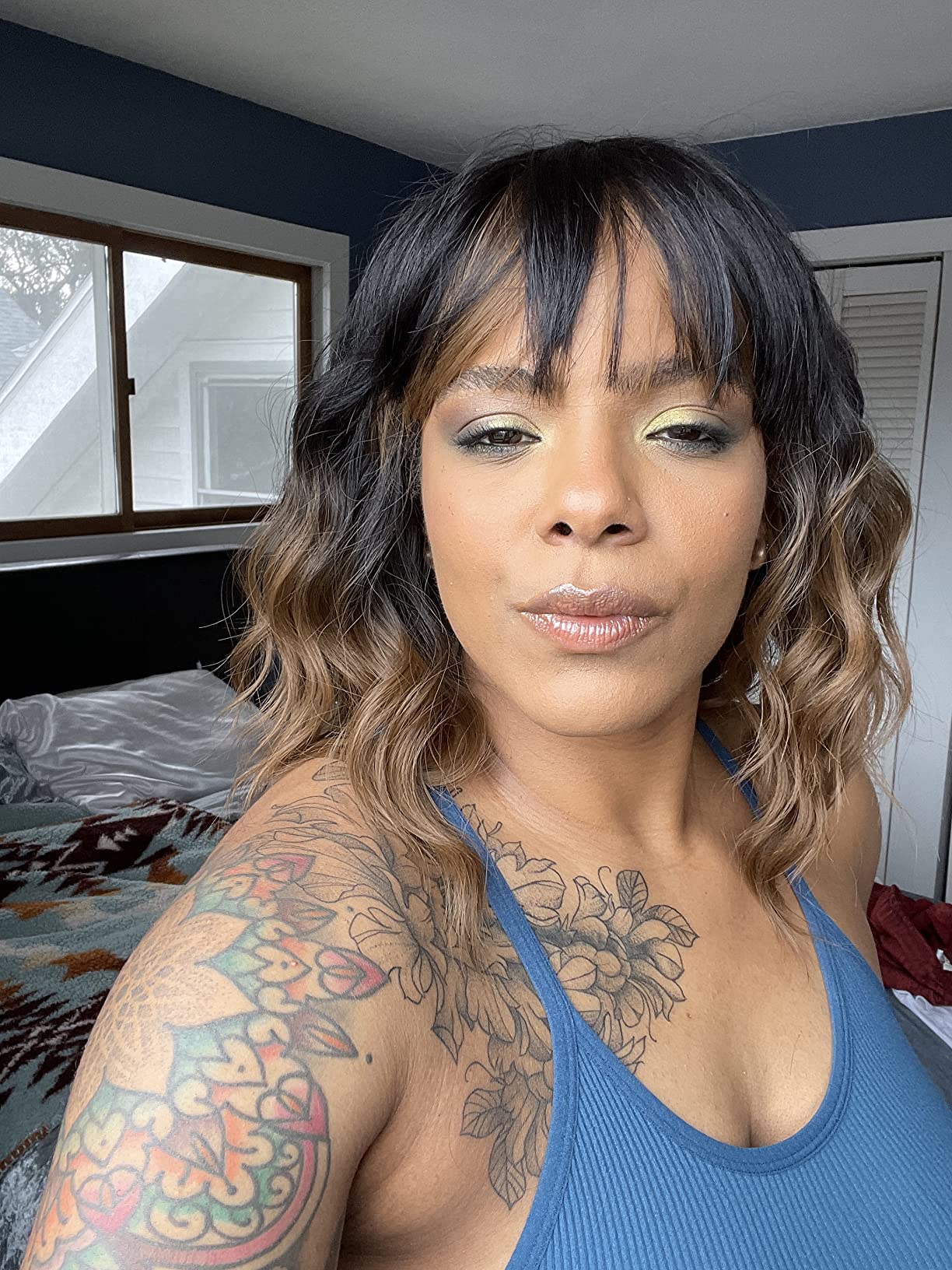 charming shoulder-length bang wig