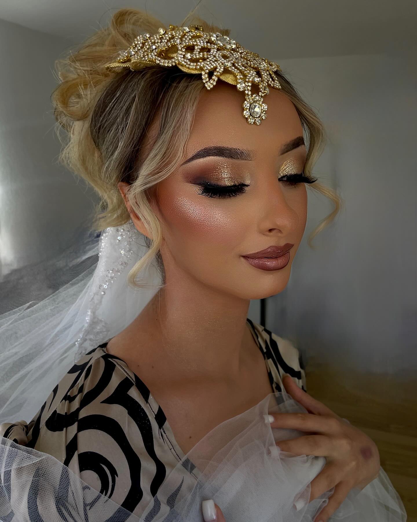 Golden Bronze Makeup