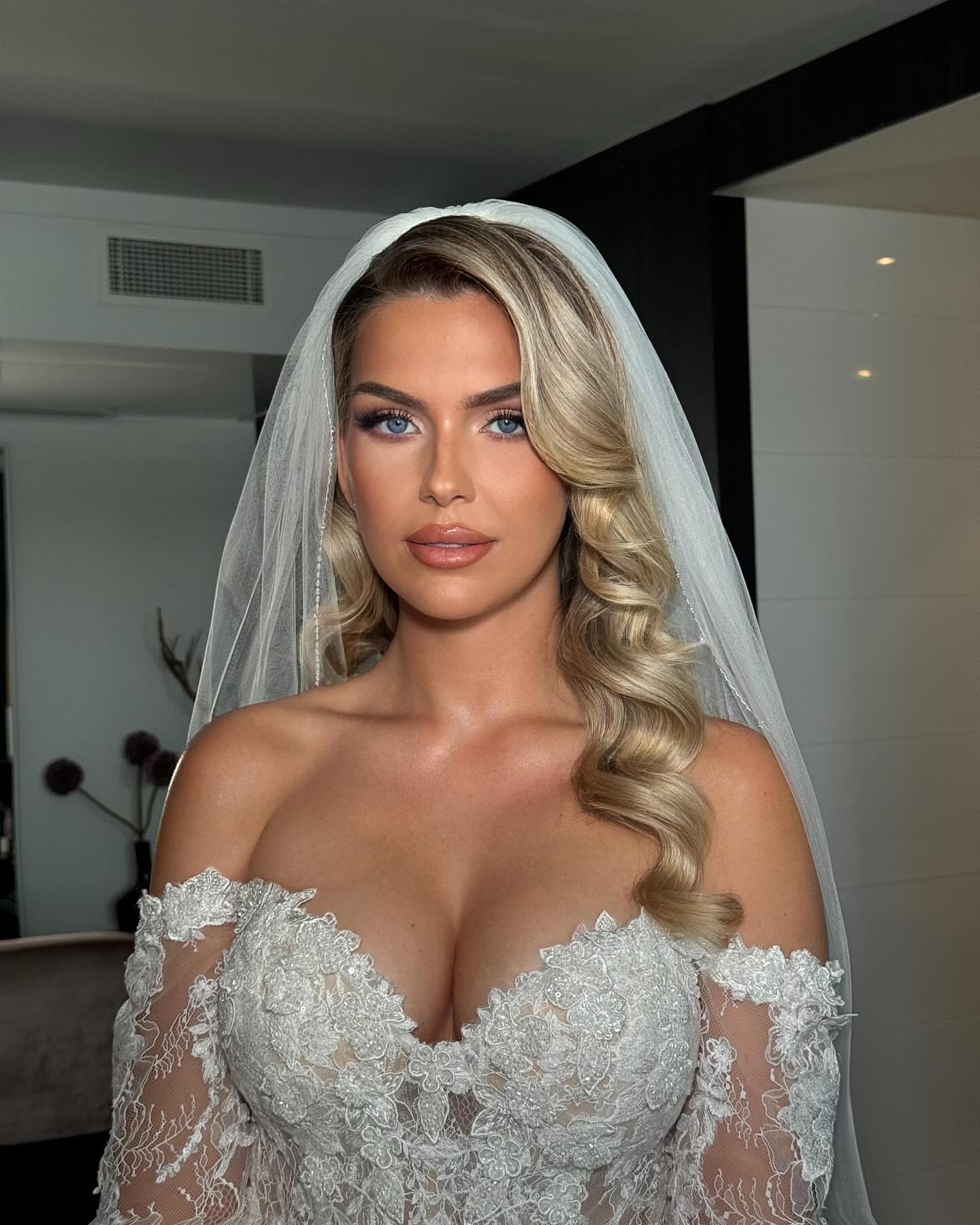 Romantic Waves Hairstyle