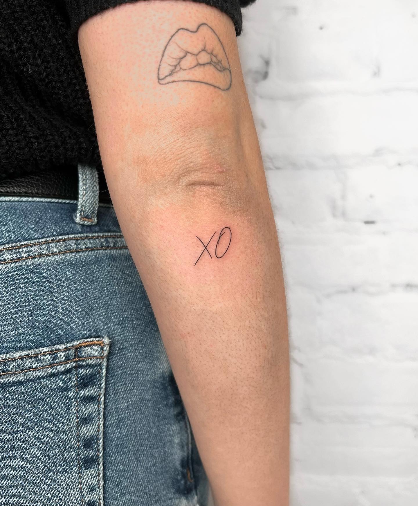Mini Fine Line XO Tattoo