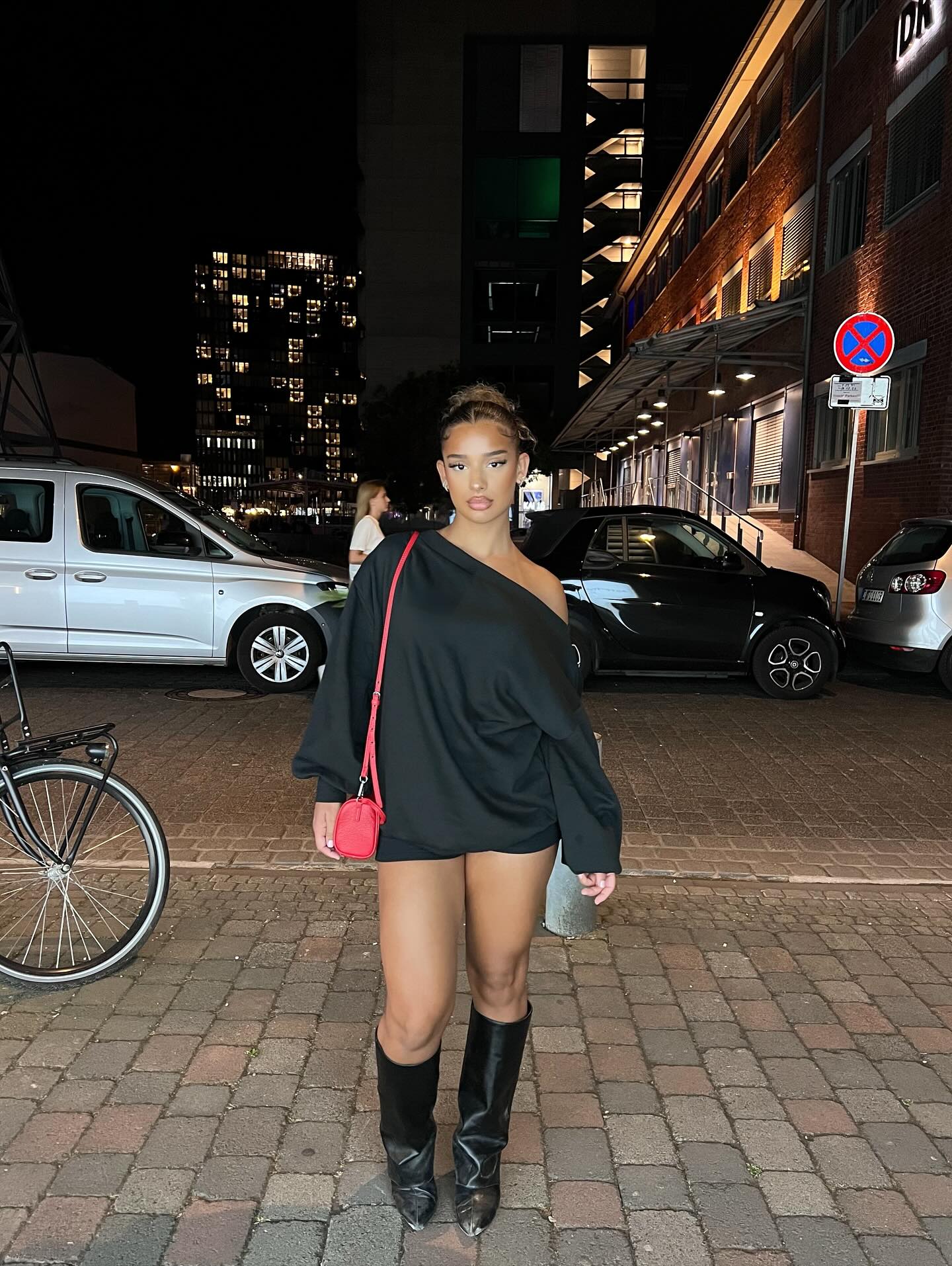 Oversized off-the-shoulder with knee boot and shorts