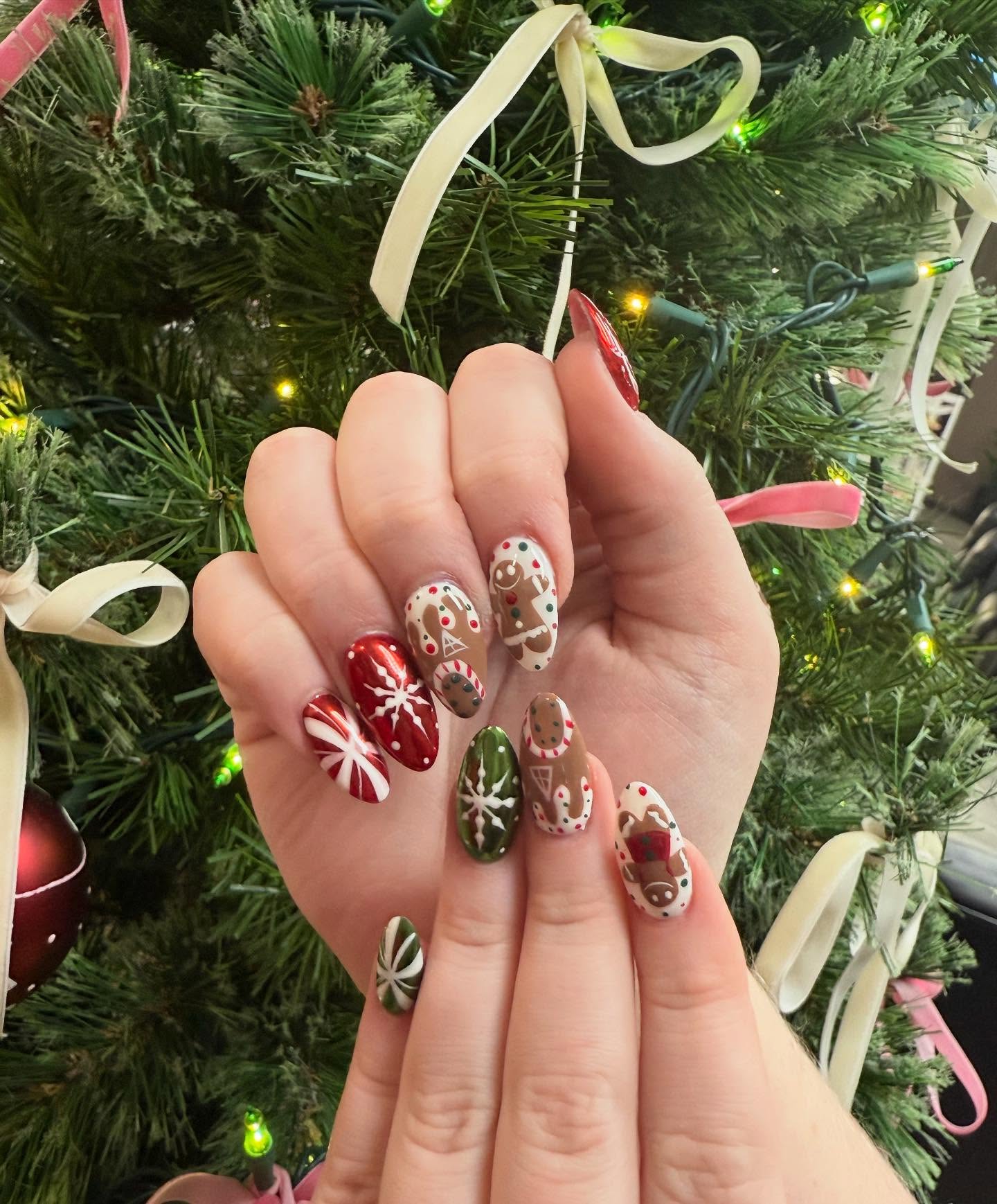 Round-shaped Gingerbread Man Nails
