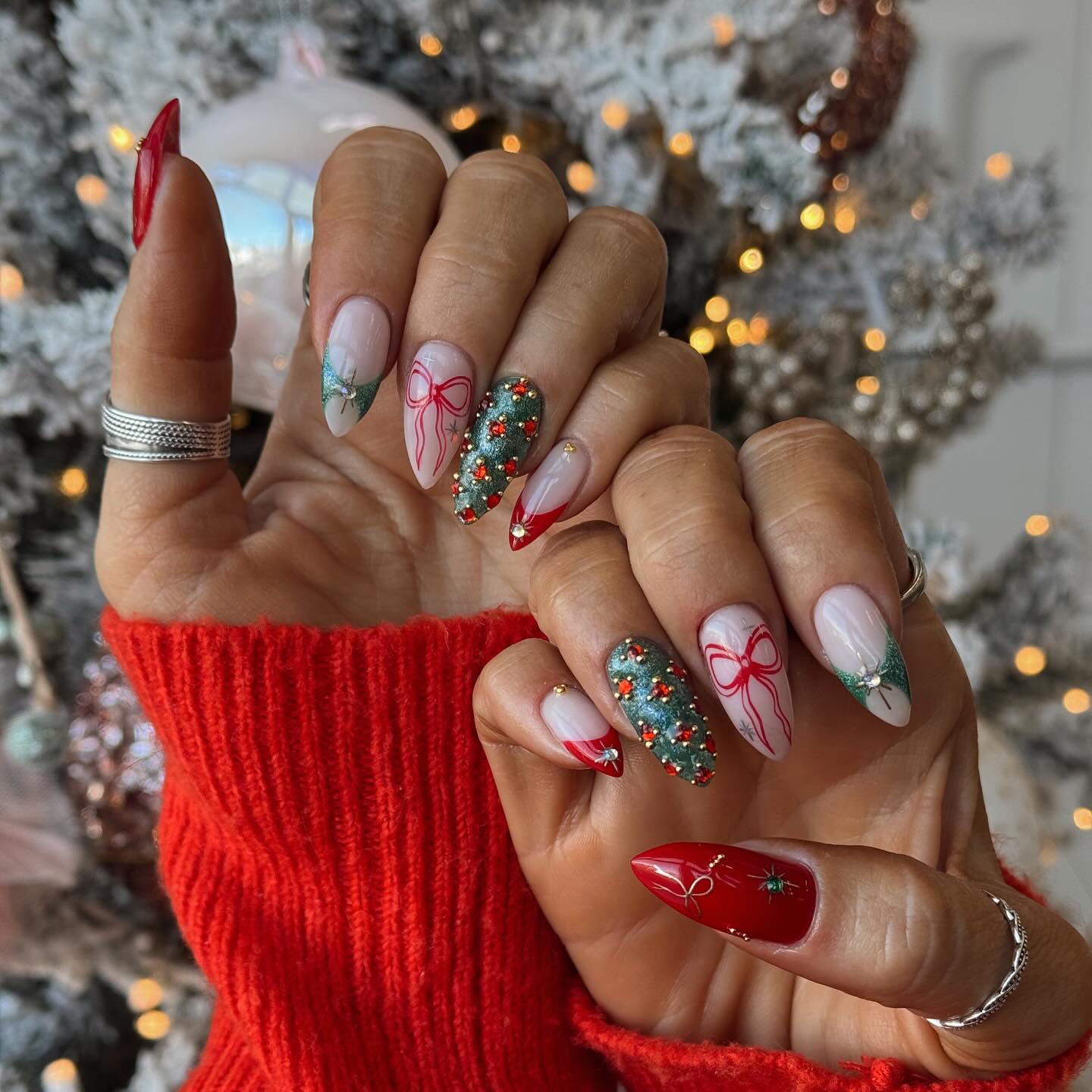 Stoned Winter Christmas Nails
