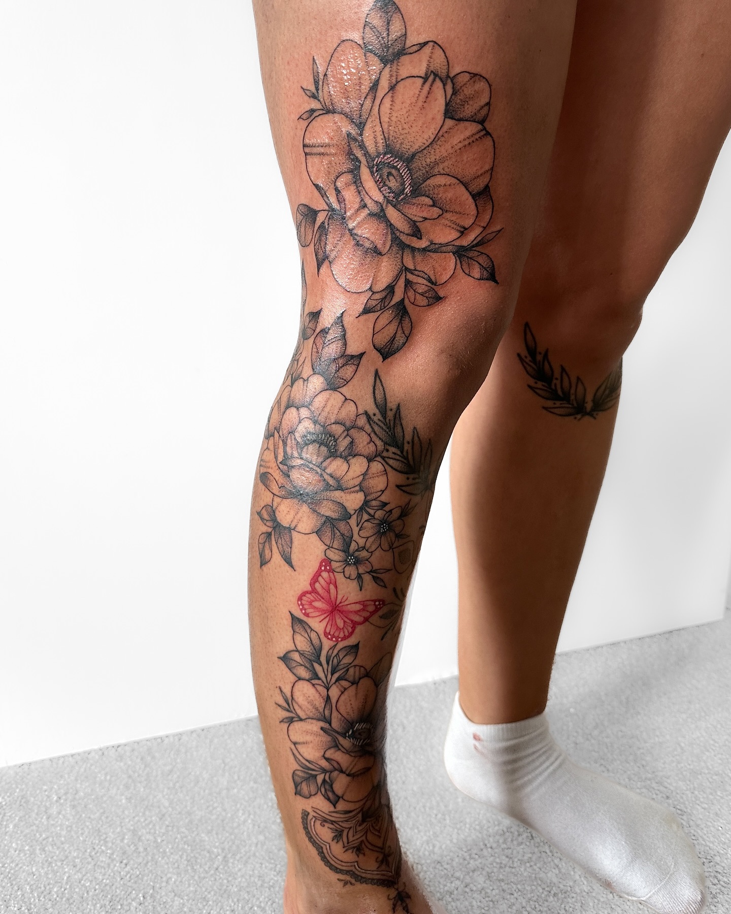 Floral leg sleeve