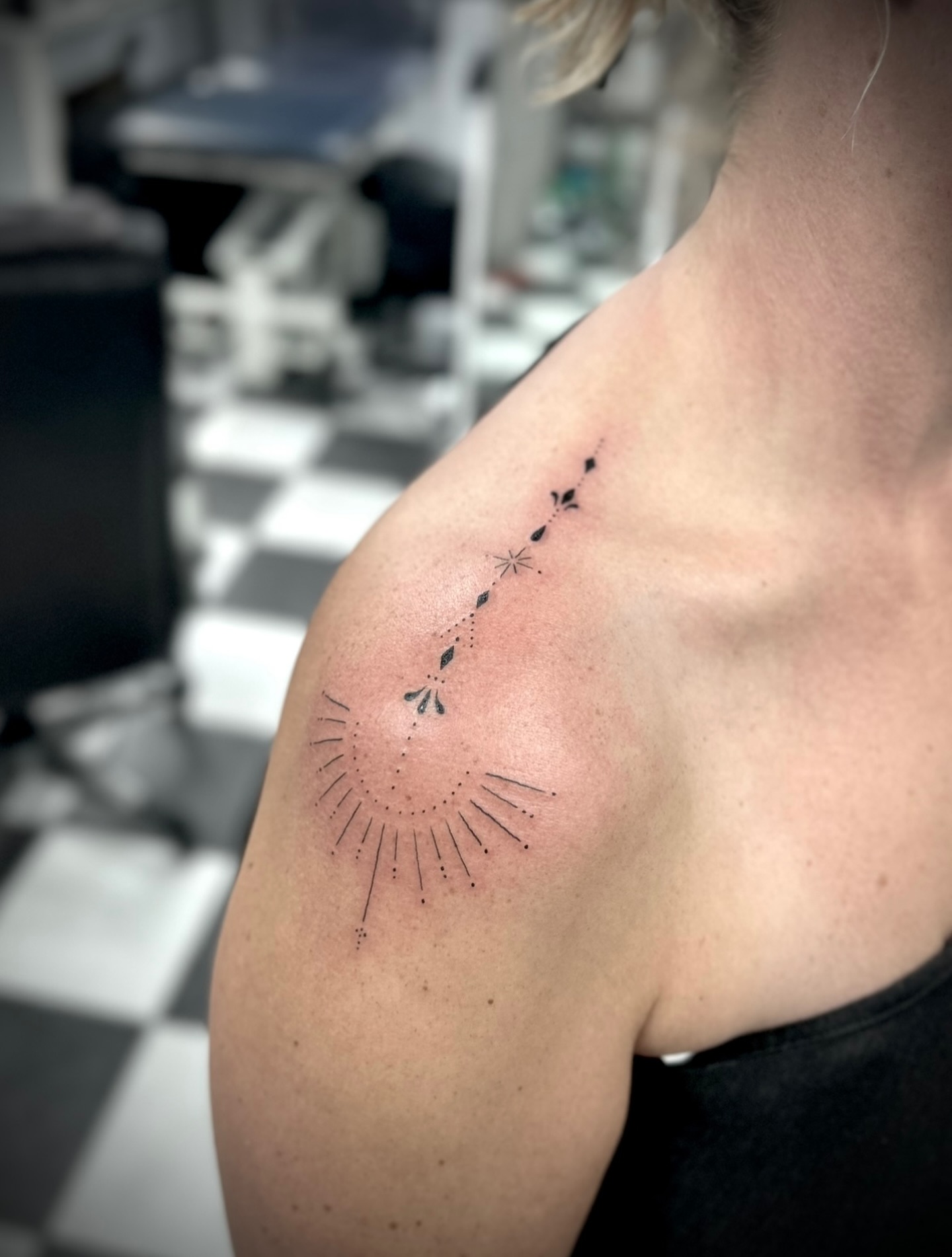 Mega dainty Shoulder Piece