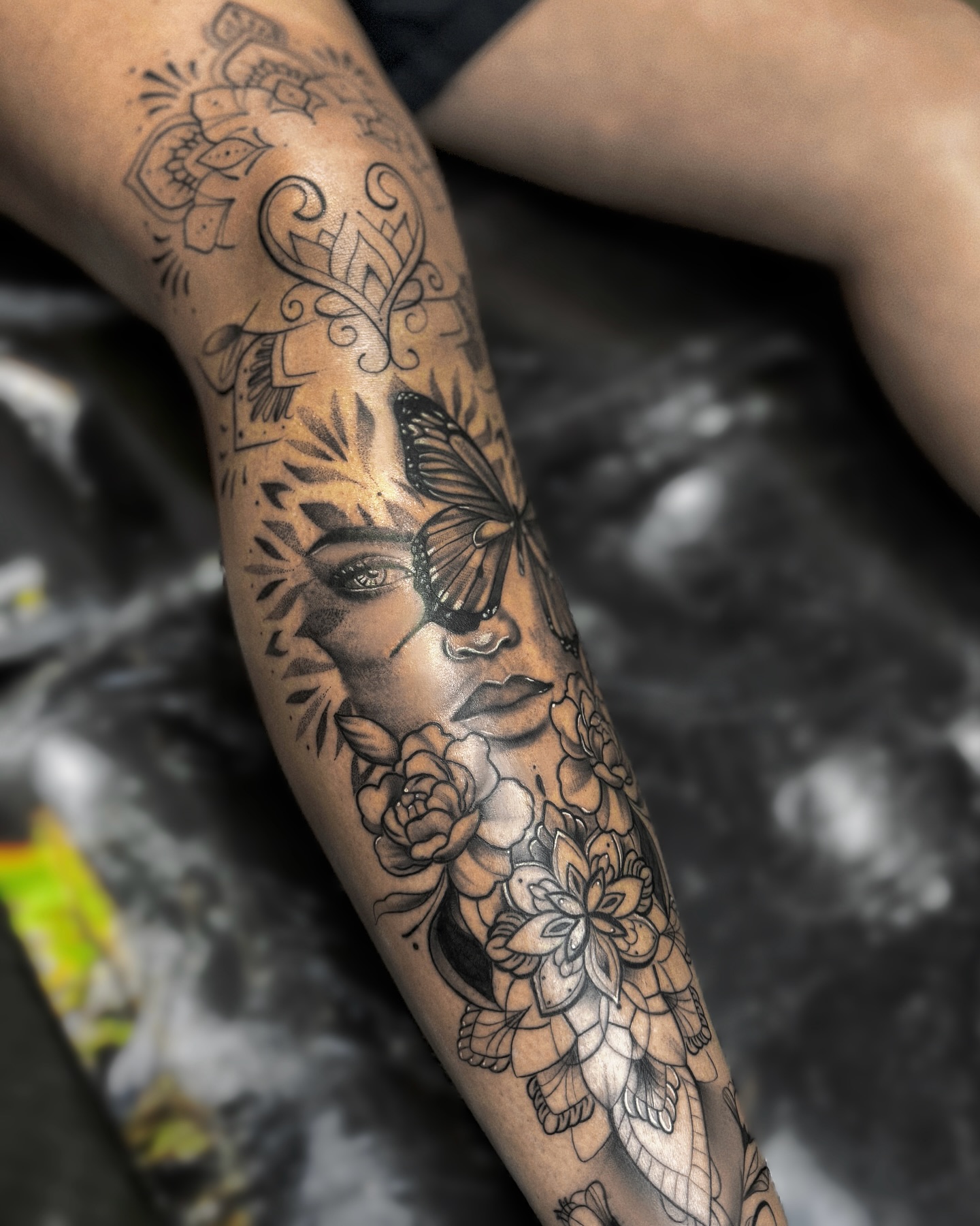 Elegant black and grey sleeve