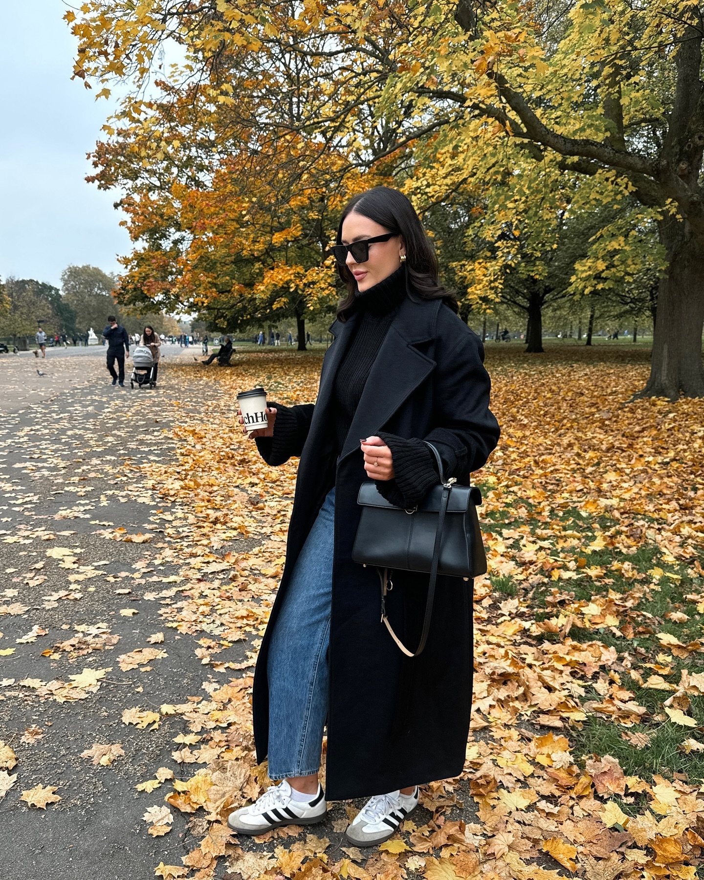 Mom Jeans With Turtle Neck And Trench