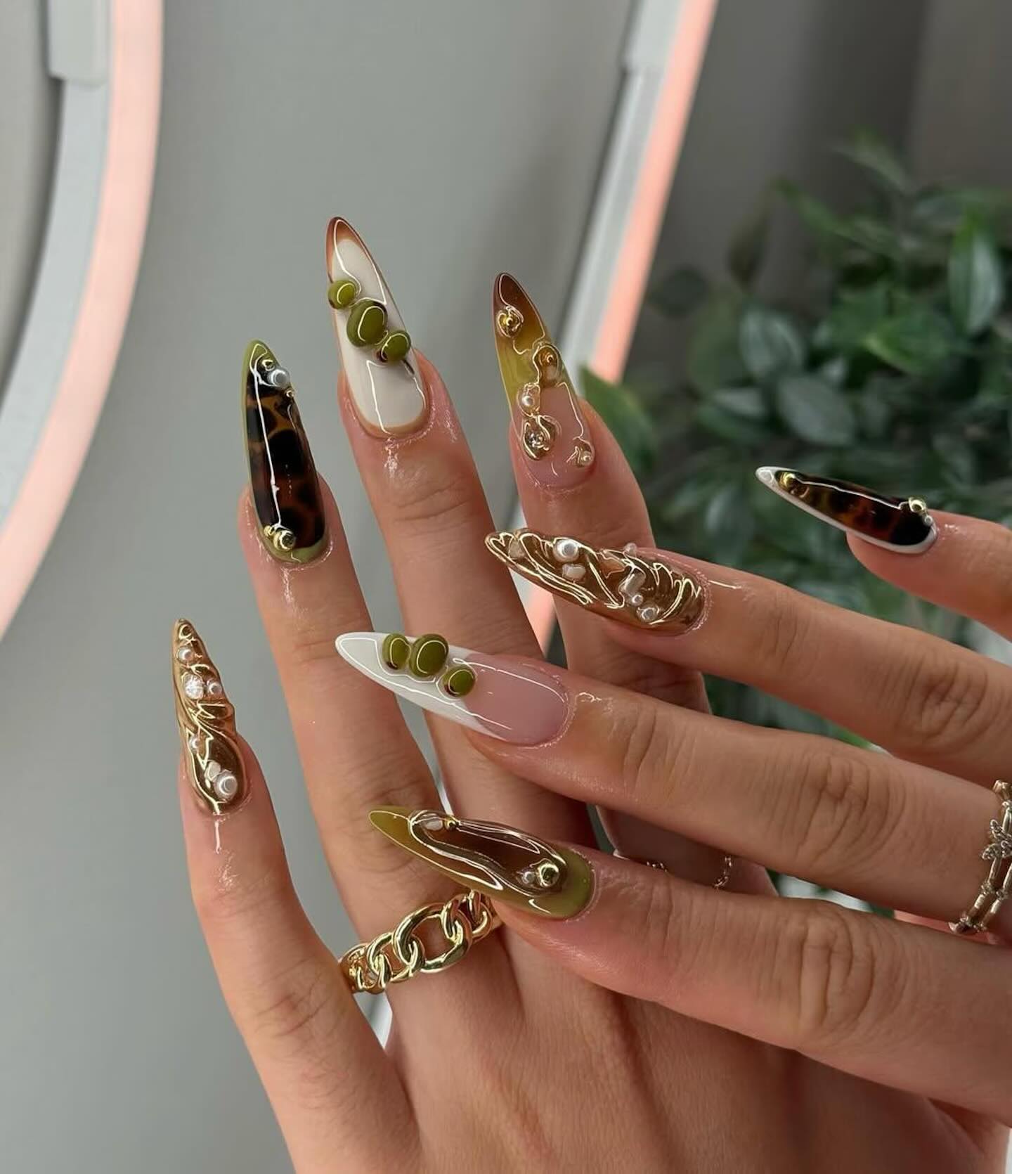 Rich Green and Gold Tone Tortoiseshell Nails