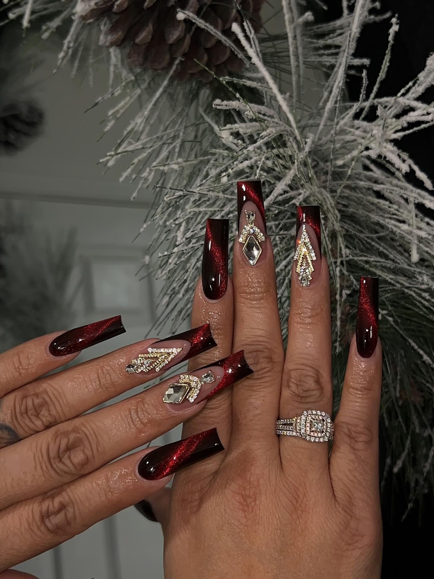 Christmas Black and Burgundy Chrome Nails