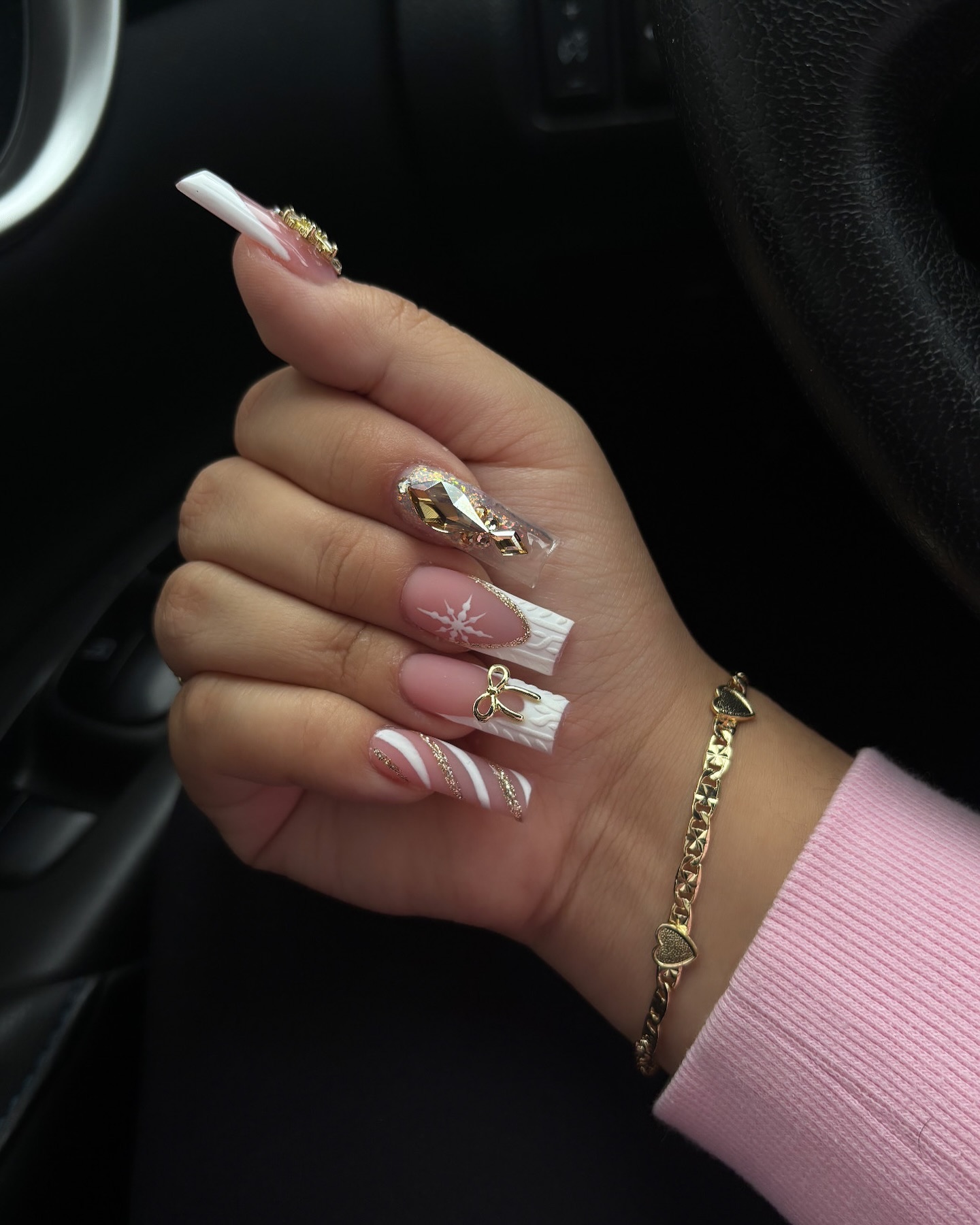 Freestyle Christmas Bow Nails