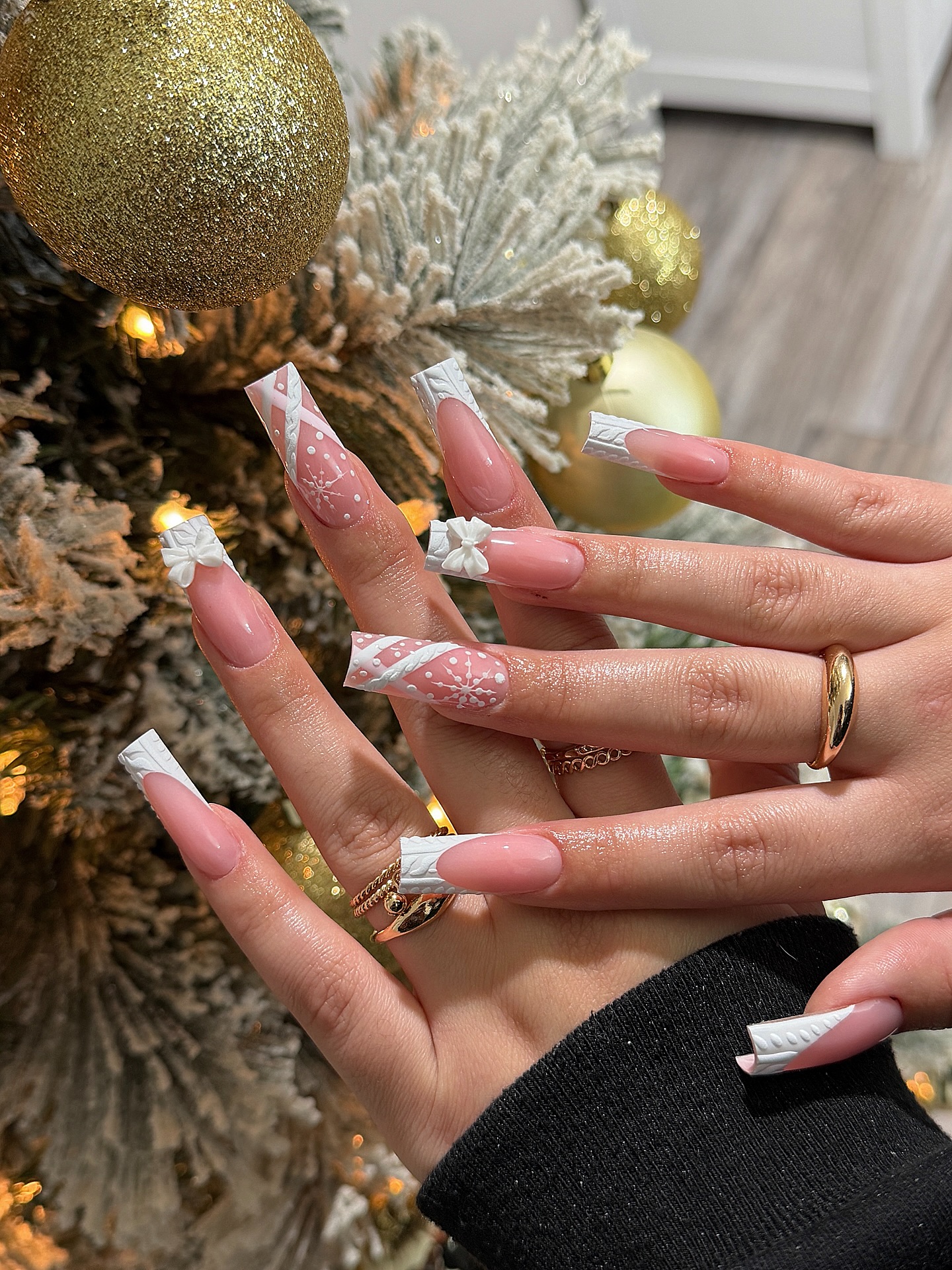 Snowflake Sweater Nails