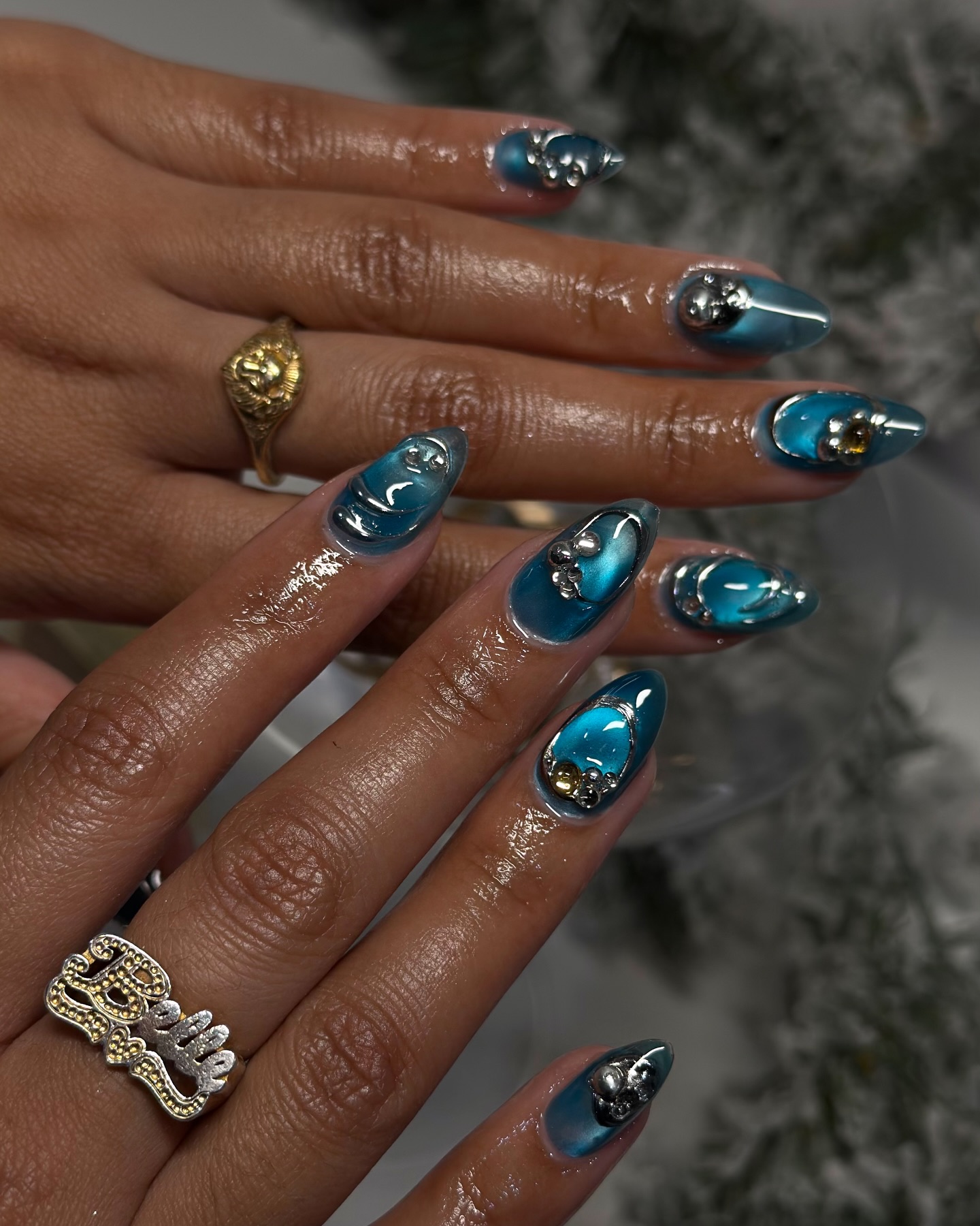 Winter Aurora Cat Eye Nails